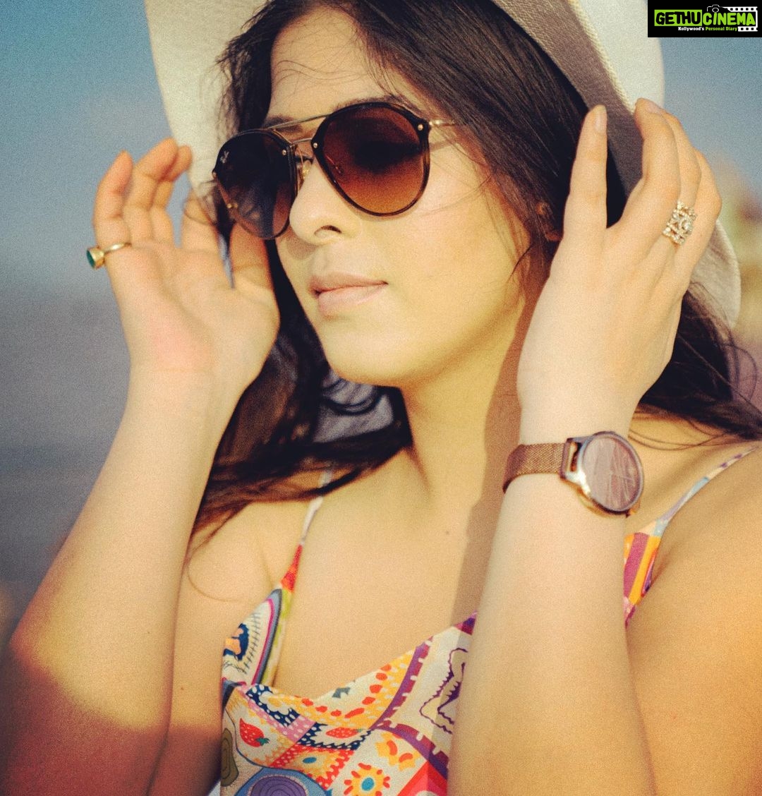 Garima Jain Instagram - @titanwatchesindia recently unveiled its #newcollection Fashion Hues by TITAN, a #bold assortment of watches especially designed to amplify your #fashion ensemble. . . #garimajain #ad #sponsored #fashionhuesbytitan #brandcollaboration #watchesformen #ontrendwithtitan #watchesforwomen #collaboration #watchesofinstagram #watches #titanwatches #summerfashion Check out Fashion Hues by TITAN, an assortment of spirited and #breezy timepieces designed to help you make a bold #summertime #fashionstatement #paidpartnership 🕶: @rayban #rayban #raybansunglasses Titan