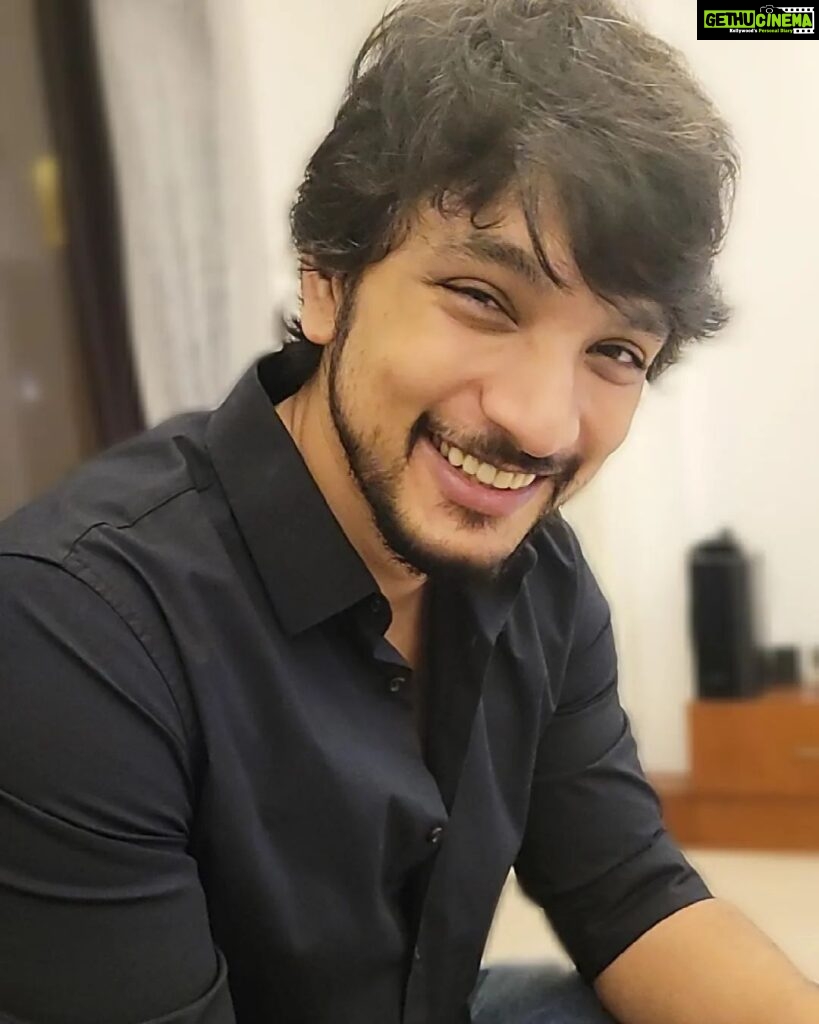 Gautham Karthik Instagram - Keep a light heart and wide smile! Happy Sunday all! 😁😁😁 P.s. Photo courtesy, the one and only ❤️