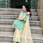 Giaa Manek Instagram – ✨शुभ धनतेरस ✨
.
.
.
#indianfestival #festivewear #vocalforlocal #madeinindia #diwali