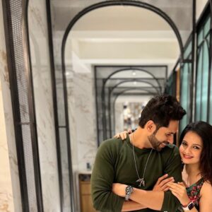 Giaa Manek Instagram - Guys ! Suggest a caption .. comment below .. #ankitbathla #giamanek #gratitude