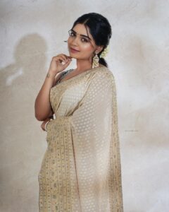 Gouri G Kishan Instagram - Onam is here! 🤍 Shot by @thesavouriesshots Makeup by @mag_makeovers Styled by @stylingbysamiha Couture by @geethikakanumilli Jewellery by @fineshinejewels