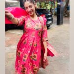 Gurleen Chopra Instagram – DIWALI 🪔 LOOK BEST DIWALI 🪔 OF MY LIFE THANK YOU BABA JI 🙏🙏🙏 SARIYA DI DIWALI EHDA HE RAHE 🙏🙏🪔🪔…