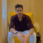 Gurleen Chopra Instagram - MEET MY FITNESS GURU 🙏 JO KAL FIRST TIME LIVE A RAHE A INSTA LIVE CH 8 PM JO V TUANU YA TUADI FAMILY CH KISE NU KOI V PROBLEM A KAL LIVE CH AKE SIR TO APNE SOLUTIONS LO …. PLZ VIDEO DE NICHE COMMENTS CH APNI APNI PROBLEM SHARE KRO ….