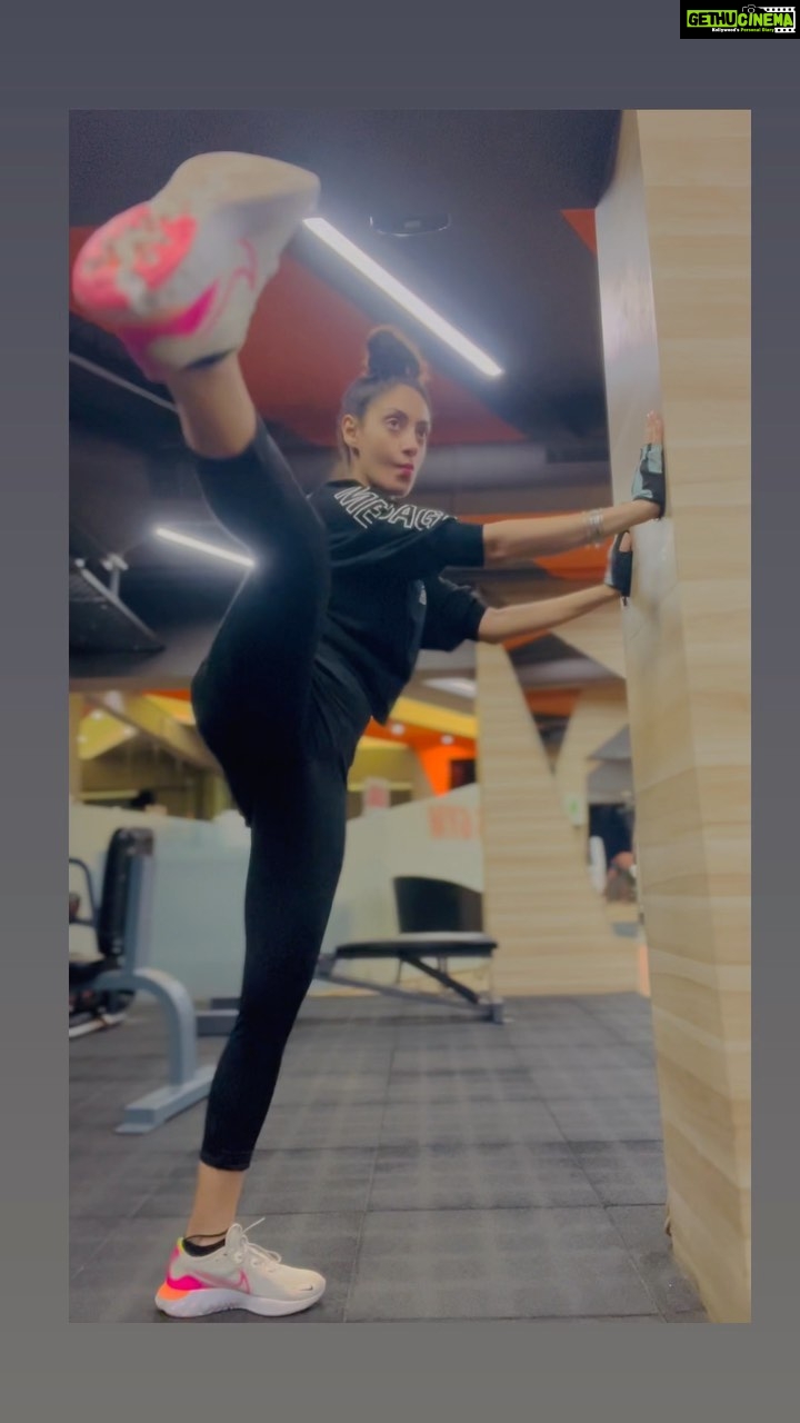 Gurleen Chopra Instagram - LOOSE THIGHS. ? HEAVY THIGHS ? DO THIS ANYWHERE ANYTIME DAILY