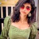 Harija Instagram - Kanavugal mattum Enathe @tarun_ramesh_photography @amar_theinfinity_e #harija #newphoto #nepic #green #red