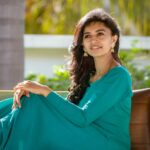Harija Instagram – காற்றுக்குள்ளே
வாசம் போல வந்தாய்
எனக்குள் நீ காட்டுக்குள்ளே
மழையை போலே அட
உனக்குள் நான்
மாறாதே மண்ணோடு
என்றுமே மழை வாசம்
நெஞ்சோடு உன்னை போல்
தீராதே கண்ணோடு எங்குமே
உயிரீரம் எப்போதும் என்னை
போல் என்னை போல்

Pc – @nishaanthshiva 
Mua – @abi_makeup_artist 

#shoot #bts #feel #love #happy #work #trend #new
