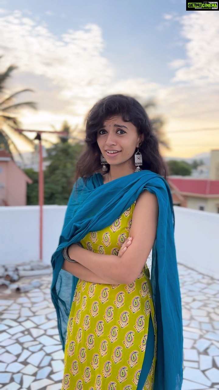 Harija Instagram - Un Kadhal Kadhai ennama πβ€οΈ β¦. I remember when I was watching this movie .. I never wanted this sorta situation between me and ma best friend π±π¨π°β¦ nightmare ah vida bayangarama iruku #harija #harijaofficial