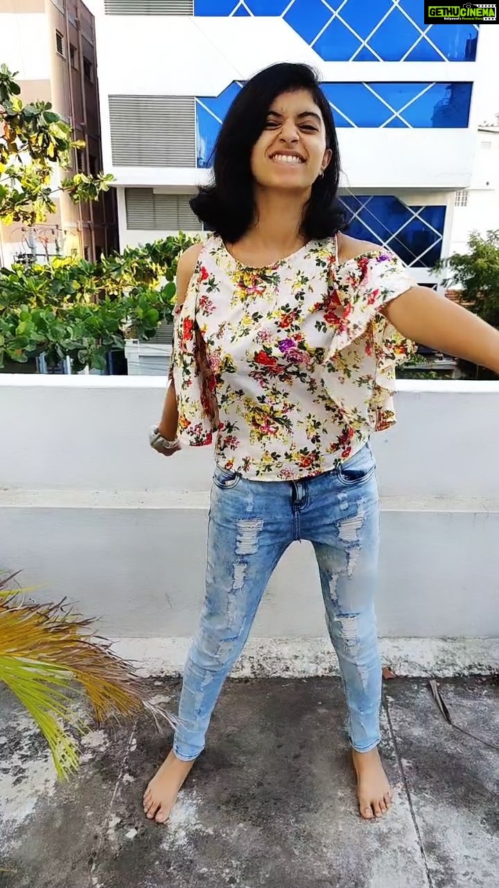 Harija - 125.2K Likes - #Collab
Floral top🌸 + ripped jeans👖 = the oddly best combo ever ❤️🔥
Shop this amazing product, as Great Indian festival is arriving make your wishlist the favorite - Link in Bio
#getstyledwithamazon @amazonfashionin