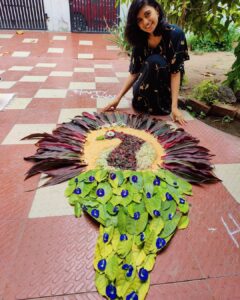 Harija Instagram - Did these with flowers and leaves from my Garden. I was upset that I didn't have any flowers.. then the artist in me slapped me with a string of ideas 😅

Happy Onam 🌷❇️🏵️🌸 

Make the Most out of Everything

Adapt, Improvise, Overcome👍😍

#onam #flowers🌸
