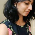 Harija Instagram - Munbey vaa en anbe vaa❤️ those lyrics addiction for life 🧬 Chumma reels try panalam explore panalam ... Plz don't mind ma expression... Konjam flow la kotiduchu😂😛