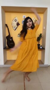 Harija Instagram - Going with the trend. One beautiful song

Costume - @mom_maternity_dresses

 #KanaaKaangiren