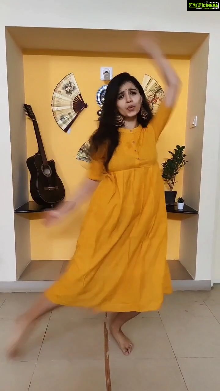 Harija - 91.5K Likes - Going with the trend. One beautiful song
Costume - @mom_maternity_dresses
#KanaaKaangiren