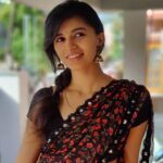 Harija Instagram - One of ma favourite combos... Black and Red floral saree Pc - @amar_theinfinity_e 😘 #black #red #harija