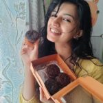 Harija Instagram - No sugar.. No maida😍🥳🥳 When I'm constantly in a hunt for healthy options @thepopeye13 just popped up with healthy baking items❤️... This filled my heart and stomach with love... If u guys r looking for healthy alternatives ..esply tasty baking items.. u gotta check them out Almond flour chocolate cake - loved it Cup cakes with sweet potato frosting - much needed dip with the 🧁 Double chocolate brownie - the best Apple carrot muffin - eeeeee❤️ And the highlight was the cookies - almond cookies Thank u @thepopeye13 for filling my stomach with these healthy options... My cravings r fullfilled #bake #cake #yummy #healthyfood #healthylifestyle