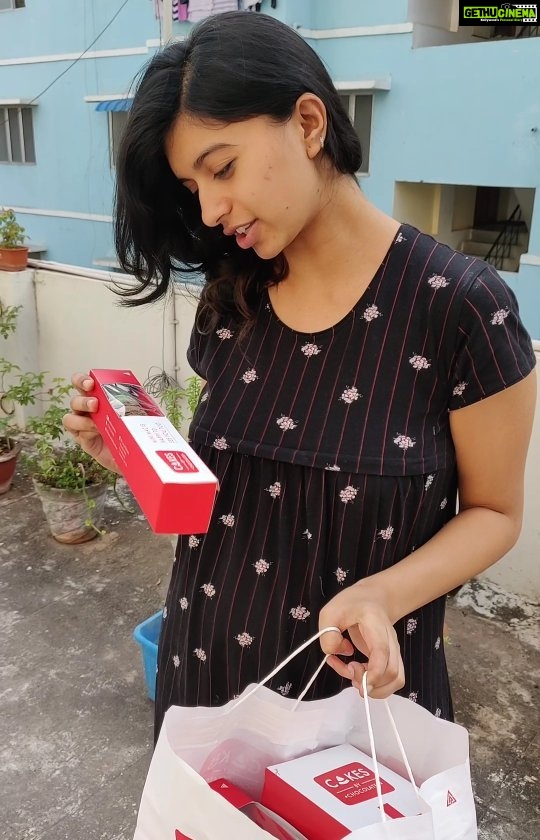 Harija Instagram - When he knows what I love... and decides to suprise me randomly with the same.. thank you @cakesbychocolates for making it special and being my husband's accomplice in this sneaky little surprise😍 @amar_theinfinity_e 😘 oohhhohhh eeeeeee dank u Cameo - my daughter zuzu😂😛 #cake #lovecake #harija #suprise