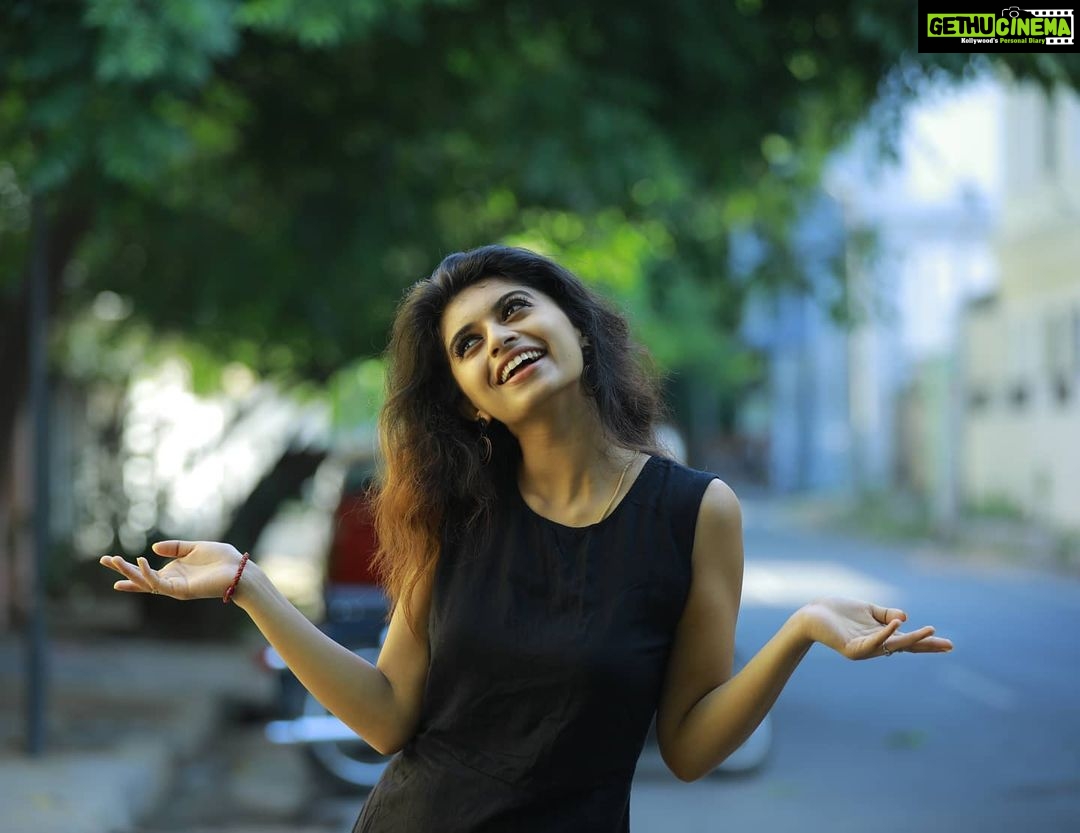 Harija Instagram - My reaction when people ask me how I deal with negative things in my life🤪👿😛 .... Enna thaan nadakum nadakattume....