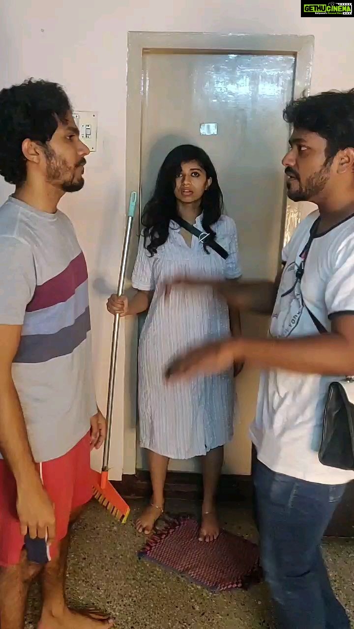 Harija Instagram - Bloopers😂big boss Naan peasurathu yaarume keka maatinguranga.... Entha oru vishyamum plan Panama pana ipadi thaan ... So plan pani pananum.... OKAY🤯🤯 @amar_theinfinity_e @ashok_kumar_07 @thiruvilaiyaadal #thiruvilaiyaadal