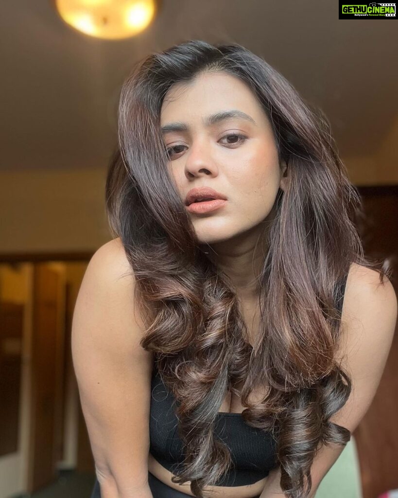 Hebah Patel Instagram - Acha pani! Acha makeup= No filter! 💥💥