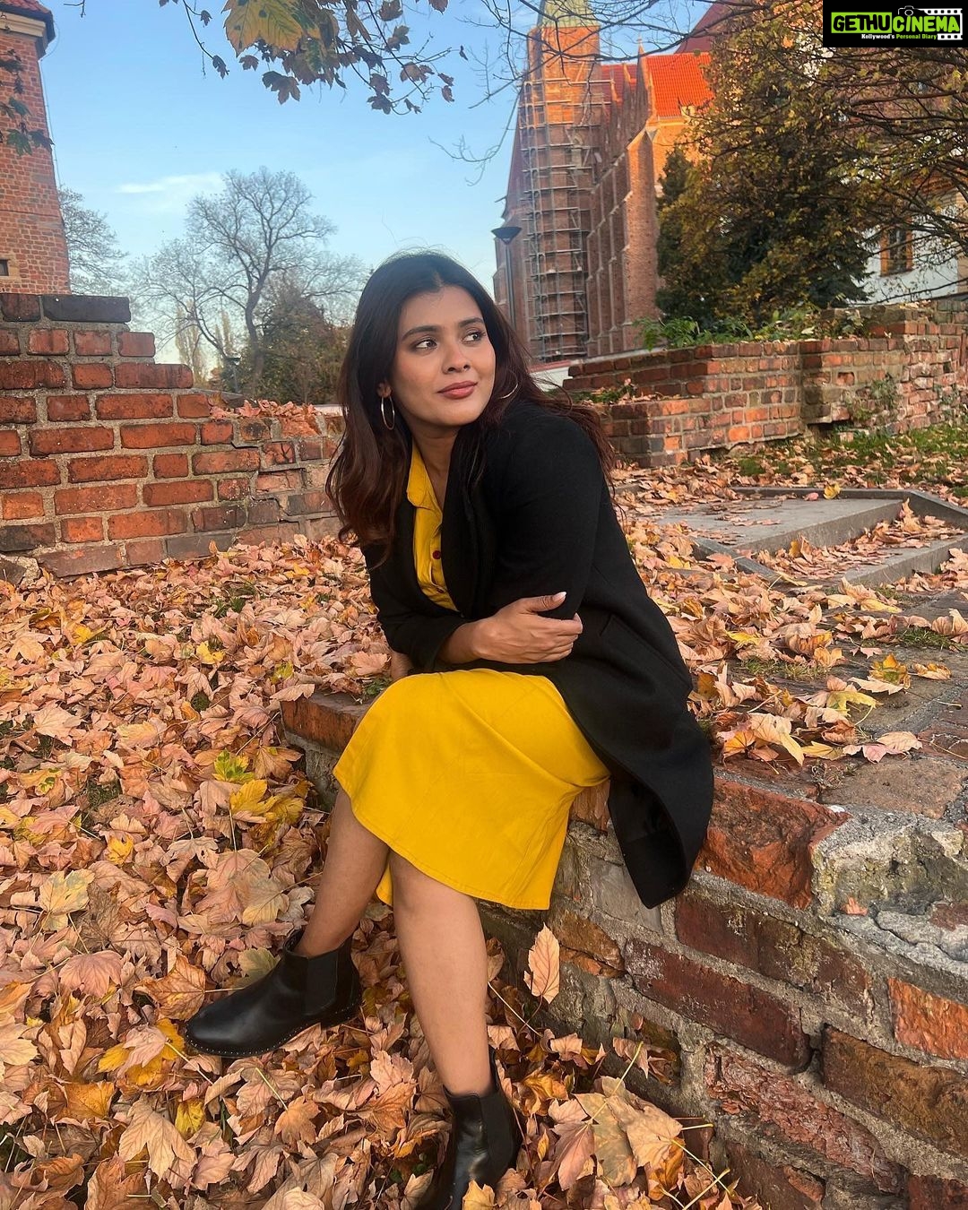 Hebah Patel Instagram - 🍂🍂🍂🍂 Wroclaw, Poland