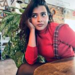 Hebah Patel Instagram - Always focused on the gossip! Even between the 🎬@soniathapa123 @ramaswamysiddharth