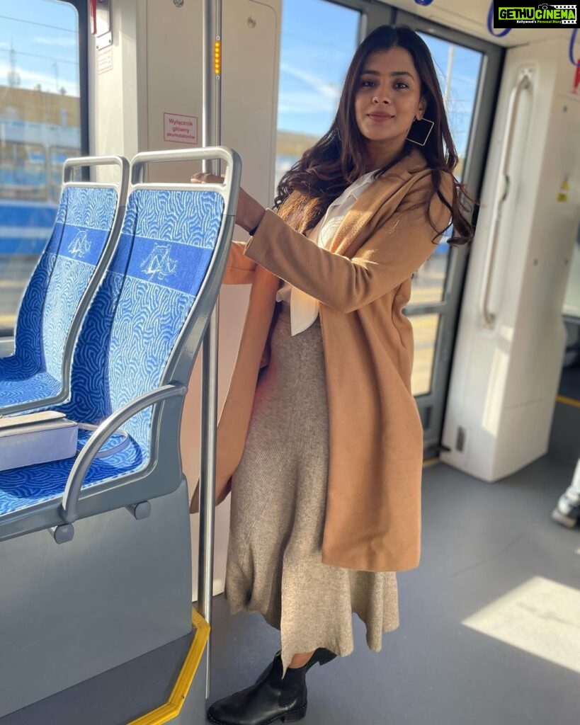 Hebah Patel Instagram - Catching trams! Not feelings! ( horrible caption) 🍂