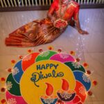 Himaja Instagram - 🪔 May this Diwali Light up New Dreams, Fresh Hopes, Undiscovered Avenues, Different Perspectives, Everything Bright & Beautiful, And Fill Your Days with Pleasant Surprises & Moments. Happy Diwali Friends ✨ VC @captainsaikiran Rangoli by @dheepiika_rangolis Makeup by @vivid_makeups Saree @chandanabrosclothing #diwali #nocrakers #diwalioutfit #deepawali #festival #festivalvibes