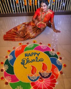 Himaja Instagram - 🪔 May this Diwali Light up New Dreams, Fresh Hopes, Undiscovered Avenues, Different Perspectives, Everything Bright & Beautiful, And Fill Your Days with Pleasant Surprises & Moments. Happy Diwali Friends ✨ 
VC @captainsaikiran 
Rangoli by @dheepiika_rangolis Makeup by @vivid_makeups 
Saree @chandanabrosclothing 
#diwali #nocrakers #diwalioutfit #deepawali #festival #festivalvibes
