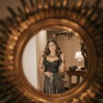 Hina Khan Instagram - Mirror mirror on the wall 🖤