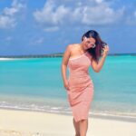 Hina Khan Instagram – Kinda missing beaches 🏝️ #throwbacktuesday