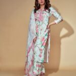 Huma Qureshi Instagram – #DoubleXL for #tarakmehtakaultachashma

Styled by @sanamratansi 
Outfit @gopivaiddesigns @amigos.rizwan
Jewellery @sangeetaboochra
Footwear @needledust

Hair @rakshandairanimakeupandhair
Make up @krisann.figueiredo.mua
📸 @kkarmaa.studio