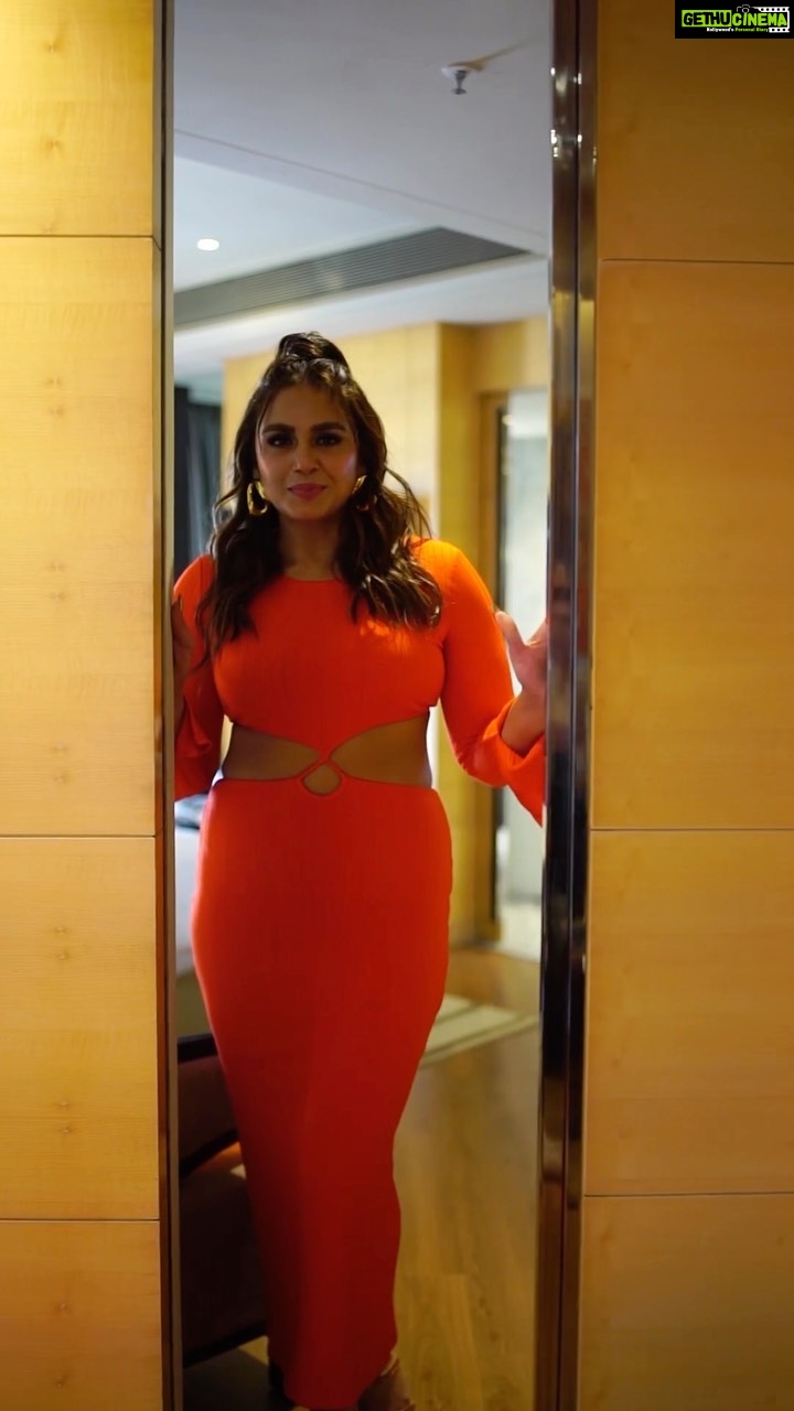 Huma Qureshi Instagram - Whenever you see the color Red .. think Monica Machado … strutting about in demolition mode 💃🔪❤️ #MonicaOMyDarling feat the best team in the world .. My faves @vasanbala @rajkummar_rao @radhikaofficial @sikandarkher @akansharanjankapoor @zaynmarie and the whole team … love you all ❤️ #gratitude #pyaar @netflix_in