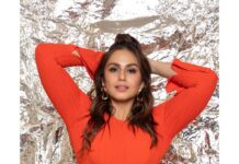 Huma Qureshi Instagram - Monica O My Darling.. out tomorrow on @netflix_in Outfit @rumerthelabel Earrings @misho_designs Rings @misho_designs @myrhabyrhea Footwear @thecaistore Styled by @sanamratansi Assisted by @keyurisangoi Hair @rakshandairanimakeupandhair Make up @ajayvrao721 📸 @devsphptographyofficial