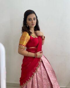 Isha Chawla Instagram - Just an appreciation post for the beautiful costumes by this beautiful girl @prathyushareddy_official ♥️
.
.
.
#halfsaree #eshachawla #love #red #pyaar #ugadi #ugadispecial