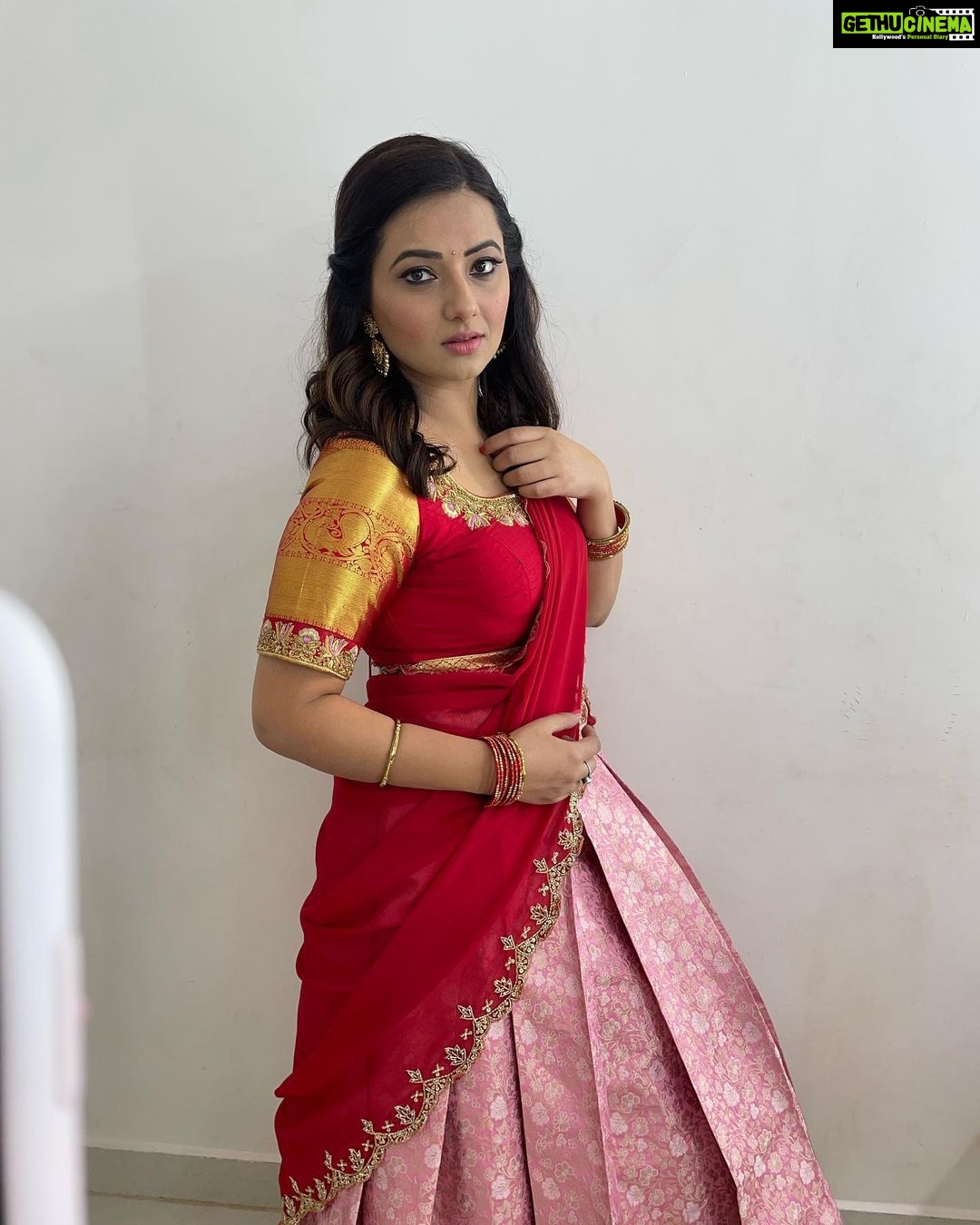 Isha Chawla - 11.1K Likes - Just an appreciation post for the beautiful costumes by this beautiful girl @prathyushareddy_official ♥️
.
.
.
#halfsaree #eshachawla #love #red #pyaar #ugadi #ugadispecial