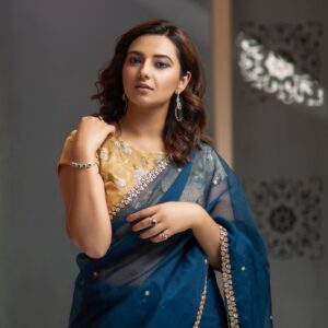 Isha Chawla Instagram - Chale bhi aao Ki gulshan ka karobar chale . 🖤 Wearing - @prathyushareddy_official Captured by @karteeksivagouni REST IS ALL MY GRACE 🤗 . #eshachawla #tollywood #saree #sareelove #traditionalwear #fashionphotography #gratitude #love #grace