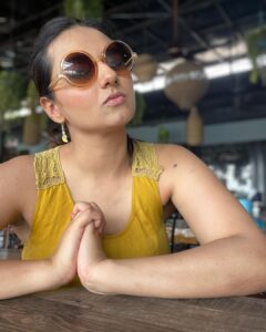 Isha Chawla Instagram - Just a Casual weekday after noon with @ikeda.kayokai ♥️
.
.
.
#dosti #dostiyari #eshachawla #fromwhereweleft #gratitude #eternalbonds #nofilters #nofilter