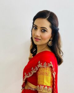 Isha Chawla Instagram - Just an appreciation post for the beautiful costumes by this beautiful girl @prathyushareddy_official ♥️
.
.
.
#halfsaree #eshachawla #love #red #pyaar #ugadi #ugadispecial