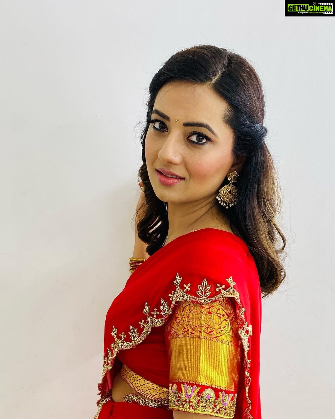 Isha Chawla - 11.1K Likes - Just an appreciation post for the beautiful costumes by this beautiful girl @prathyushareddy_official ♥️
.
.
.
#halfsaree #eshachawla #love #red #pyaar #ugadi #ugadispecial