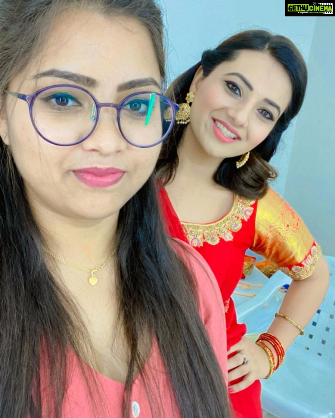 Isha Chawla - 11.1K Likes - Just an appreciation post for the beautiful costumes by this beautiful girl @prathyushareddy_official ♥️
.
.
.
#halfsaree #eshachawla #love #red #pyaar #ugadi #ugadispecial