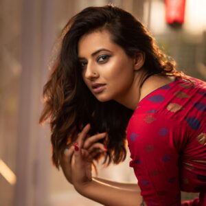 Isha Chawla Instagram - Be your own sunshine 💖

P.C - @karteeksivagouni 
.
.
.
.
#eshachawla #tollywood #tollywoodhotactress #pink #goldenhour #love #gratitude #indebtedtotheuniverse