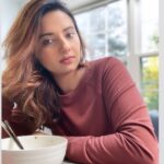 Isha Chawla Instagram - When you start transitioning from an only carb 🙈diet to a low carb diet after a two month long vacation 🙄. . . . #vacationcomingtoanend #eshachawala #sukbharedinbeete #backtothegrind Boston, Massachusetts
