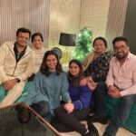 Isha Chawla Instagram - Parivaar 💞 #delhi #family #familytime #eshachawla #christmas #winter #winteroutfit