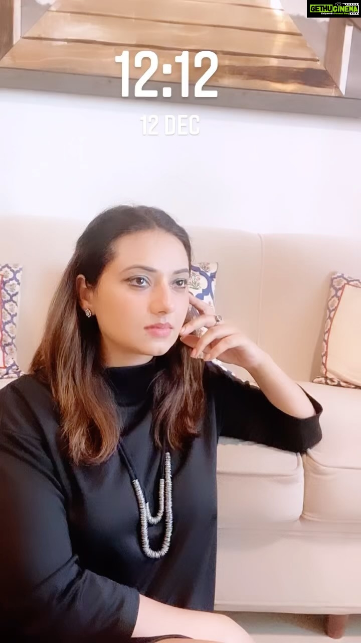 Isha Chawla Instagram - Massi trying to follow the trends β¦. Veer being Veer β¦ ππ. . . . . #eshachawla #eshachawlareels #trending #trendingreels #veer #massi #followingtrends #tollywood #tollywoodhotactress #teluguactress #funnyvideos #comedyvideos #funny #cute #funnycute