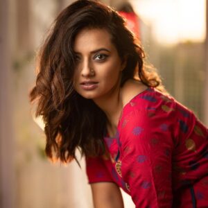 Isha Chawla Instagram - Be your own sunshine 💖

P.C - @karteeksivagouni 
.
.
.
.
#eshachawla #tollywood #tollywoodhotactress #pink #goldenhour #love #gratitude #indebtedtotheuniverse