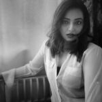 Isha Chawla Instagram - They say it can’t always be BLACK OR WHITE . I say WHY NOT 🖤 . . . . #eshachawla #blacknwhite #life #shadesofblack #shades