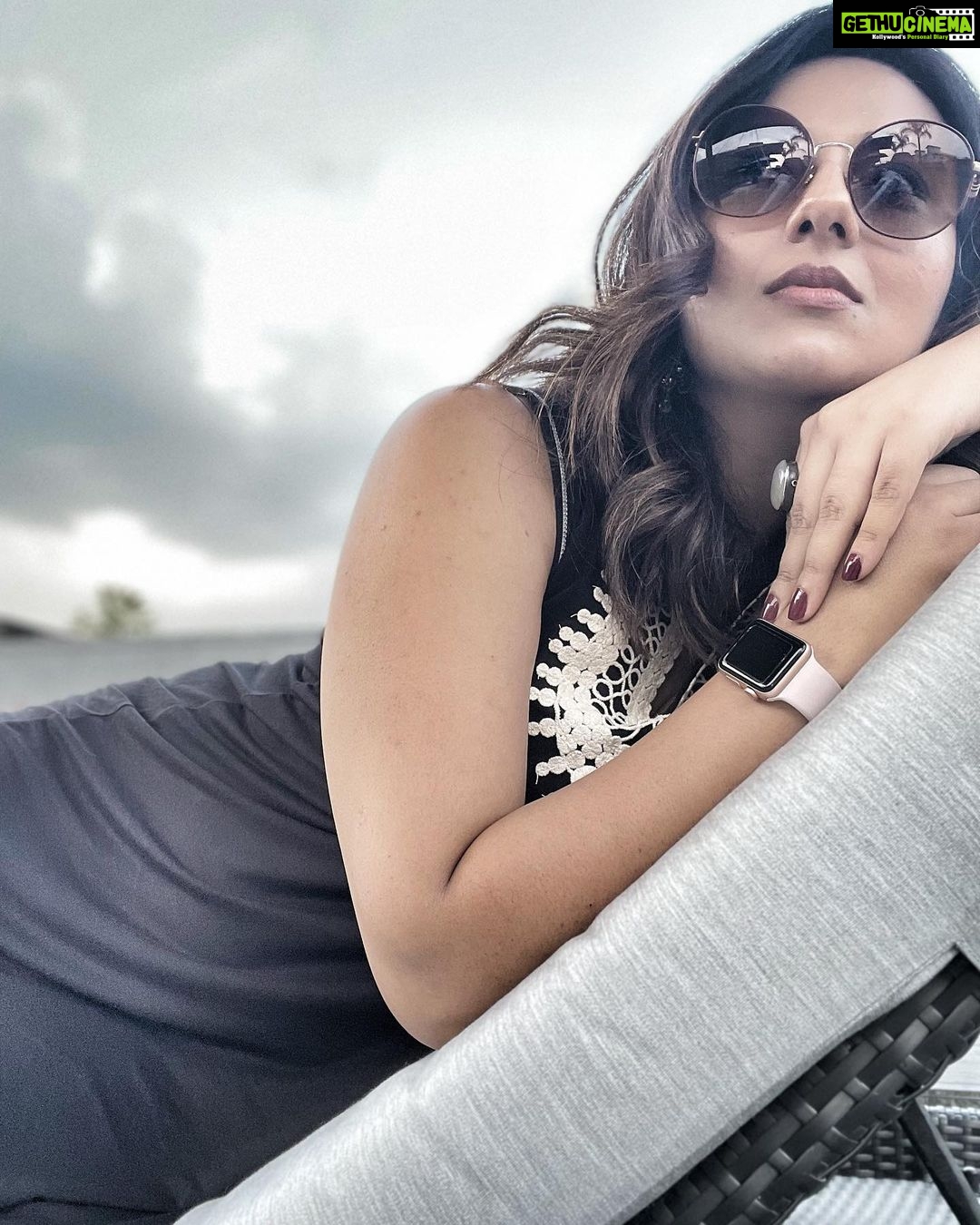 Isha Chawla - 10.8K Likes - Looking at the upside 🖤
.
.
.
#eshacahwla #tollywood #teluguactress #lonavala #love #black #mausam #weather #winters #gameoftones #darktones #clouds #bythepool #poolside #vacation #holiday #family