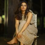 Isha Chawla Instagram - Lambi hai gham ki shaam Magar shaam hi to hai . 🤎 📸 - @karteeksivagouni Location - @hideoutfarmindia . . . #eshachawla #photography #gold #beige #gameoftones #monochrone #tollywood #tollywoodactress #love #hideout