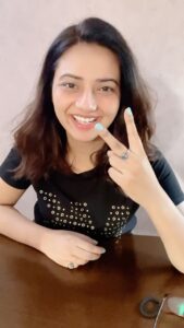 Isha Chawla Instagram - For all the kids going back to school …. Ye class ani gurthunda? 
.
.
.
.
.
#eshachawla #eshachawlareels #telugureels #tollywood #tollywoodactress #teluguactress #comedy #funnyreels #justforfun