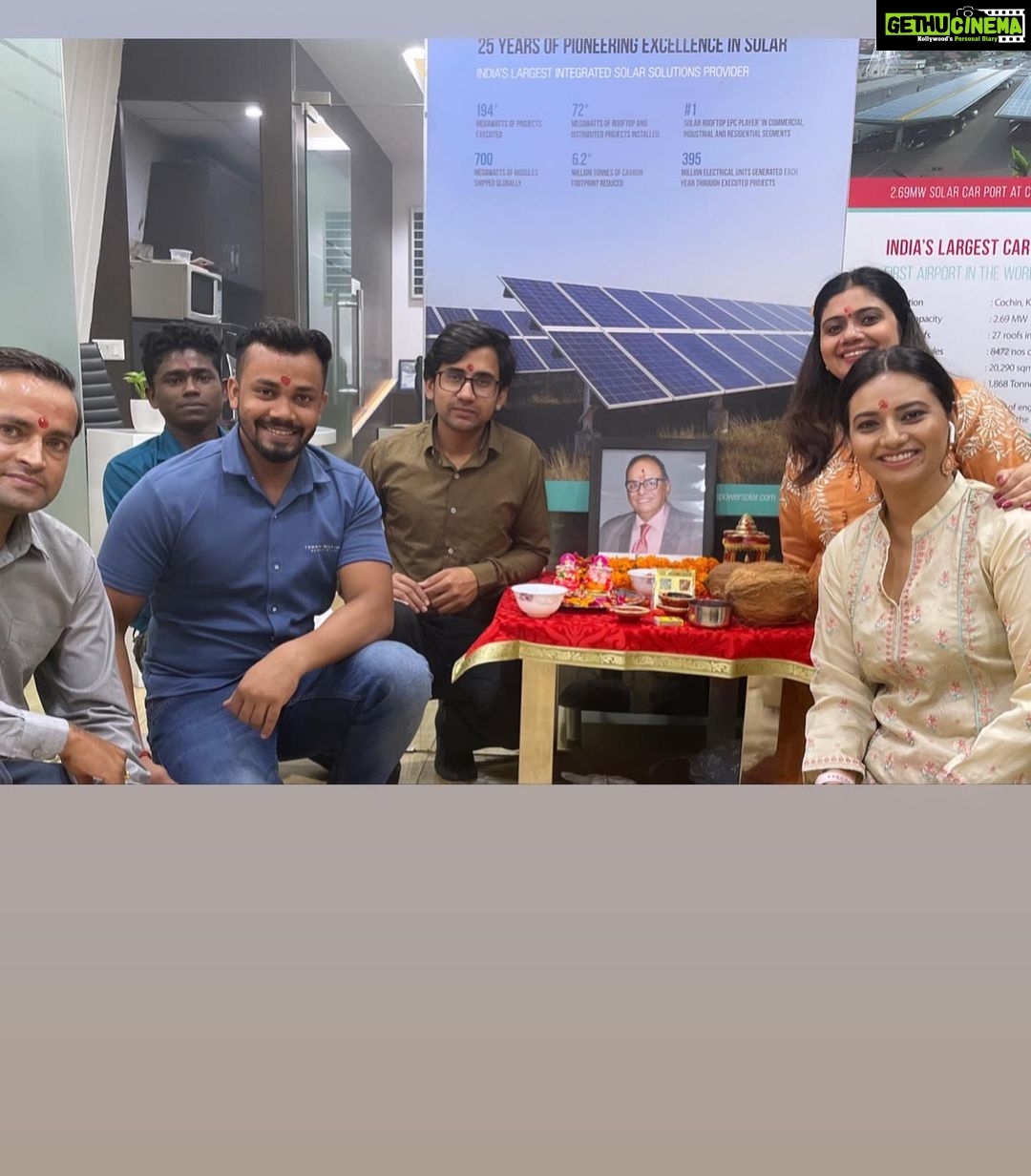 Isha Chawla Instagram - Happy Dhanteras 🪔 . . Did Pooja at papa’s office today. Not sure if we did it as well as him , but I’m sure of his presence . May this Dhanteras bring Lakshmi and Vaibhav in your lives . . . . #happydhanteras #eshachawla #valour #solarsystem #solar #legacy #family #work #gratitude