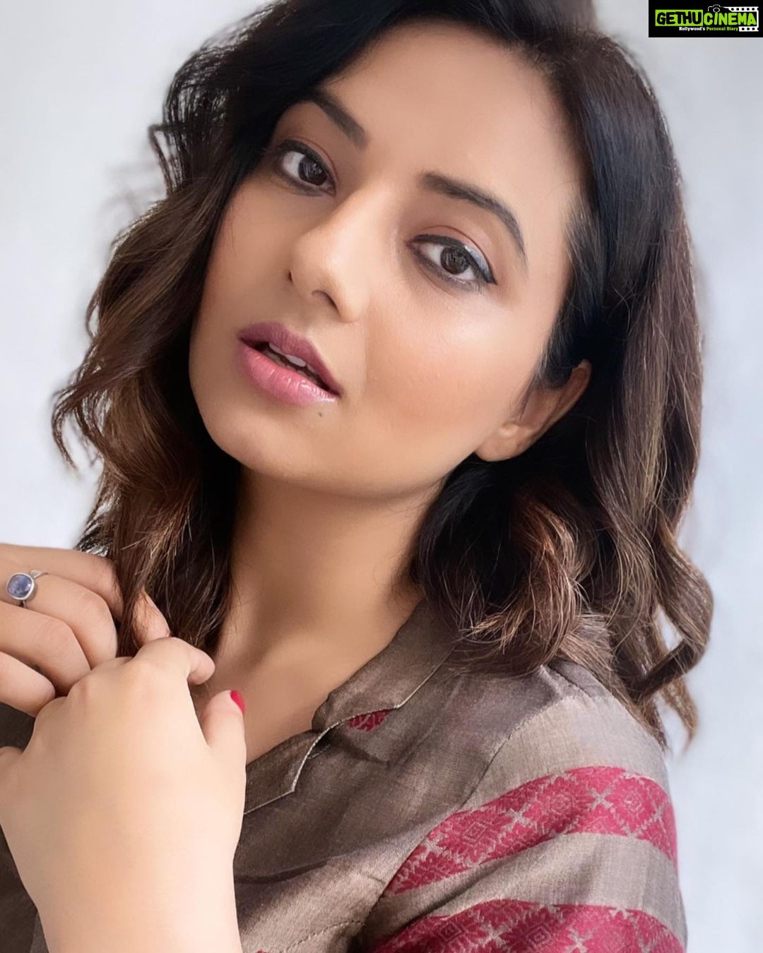 Isha Chawla Instagram - ♥️♥️♥️♥️♥️♥️ . . . . #eshachawla #tollywood #teluguactress #love #smile #pastels #curls #red #selflove #gratitude